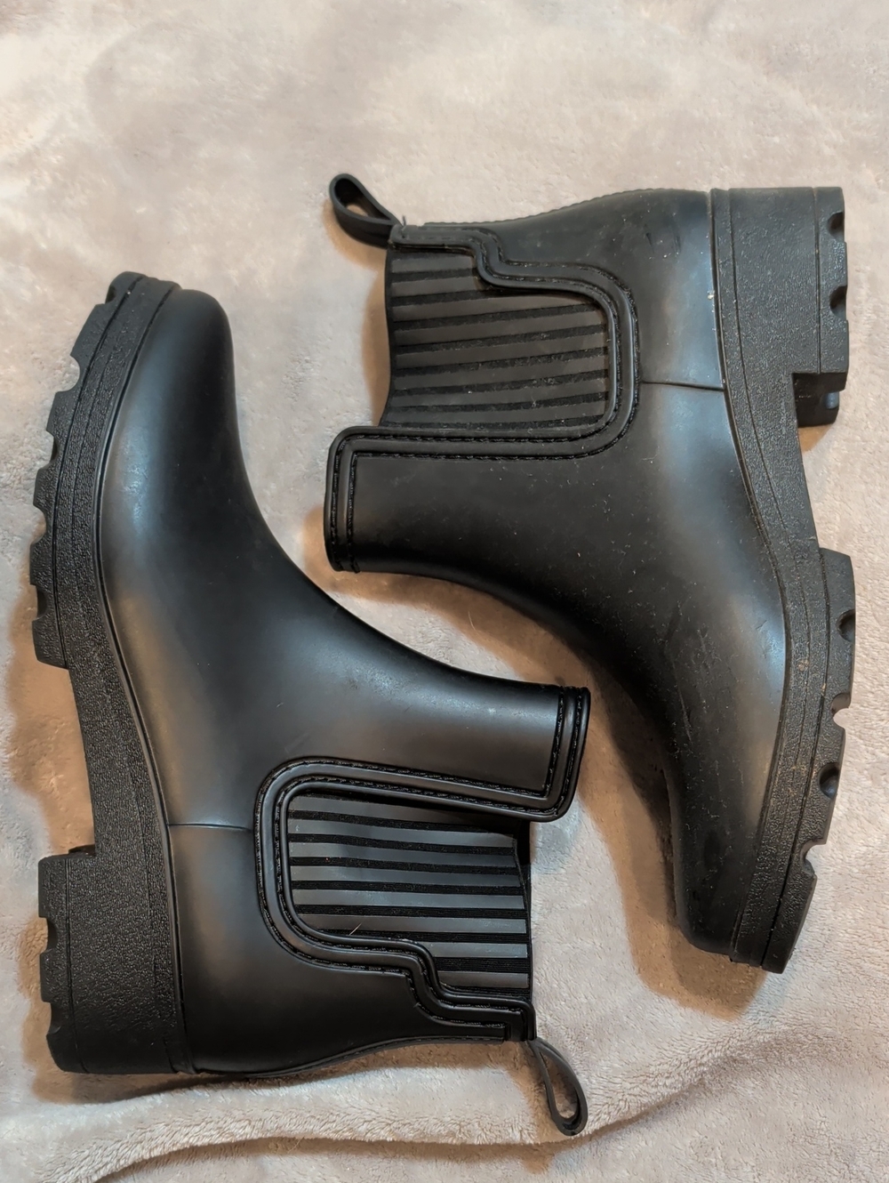 Report Chelsea Rain Boots Women's Size 10.